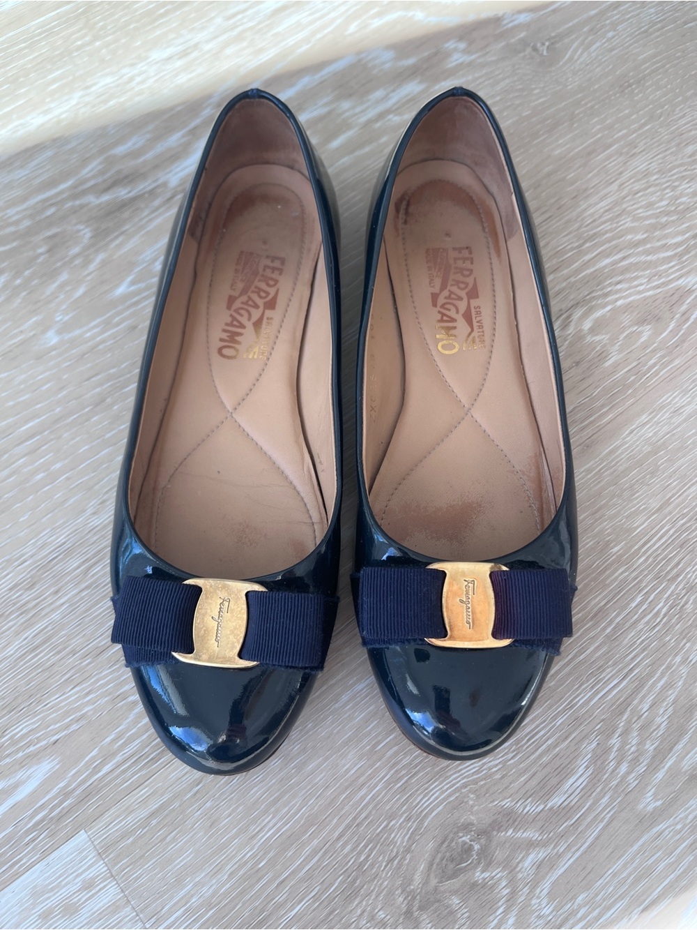 Salvatore Ferragamo Navy Vara Bow Patent Leather Ballet Flats 7.5 B